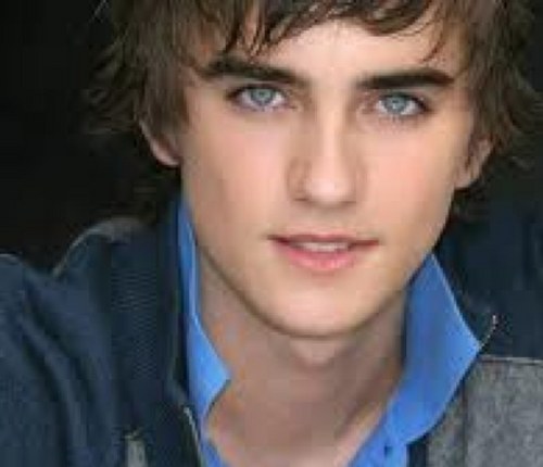 Traven Glendor. Transfer from Durmstrang. Hogwarts; Slytherin, 6th year.//M-RP//