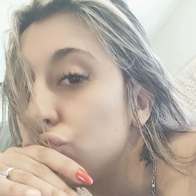 LauraHe13110330's profile picture. 