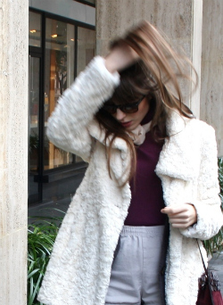 katzietalk's profile picture. A woman who doesn't wear perfume has no future.