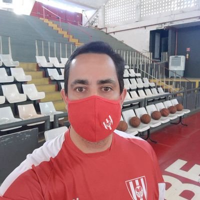 Professor de Educação Física atuante em Escolas e Clubes .
Marido de Erica e pai de Mariana .