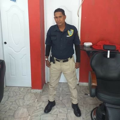 Dominicano, nacido en la ciudad de Bani, Provincia Peravia, padre de seis hermosos hijos, estudiante de derecho, miembro de la Policia Nacional Dominicana.