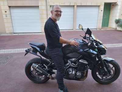 Phasmes's profile picture. #Appariteur mairie de levallois #père de2 enfants. #passionné de motos des #arts #photos #informatiques