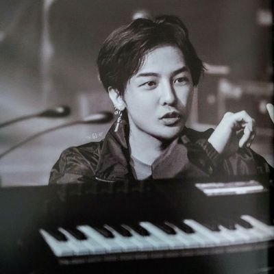 _blueblink's profile picture. Yeah, I retweet a lot.
V.I.P./BLACKJACK/INNER CIRCLE/iKONIC/BLINK/TREASURE MAKER/🆔️/AKMU/LEEHI/EPIK HIGH/BLOOM/MONTIEZ