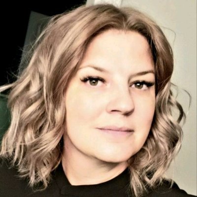 Independent extrovert, networking enthusiast motivated by friends and a fabulous family. #sask
