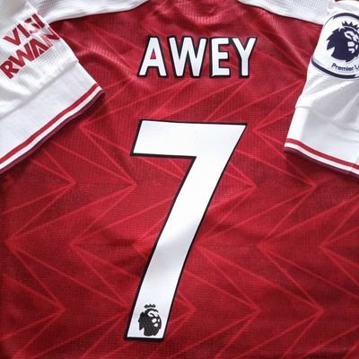loves football and everything Arsenal ⚽️⚽️⚽️............ #Arsenal