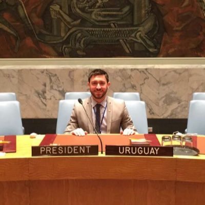 Diplomático uruguayo • Asuntos internacionales • Amante del fútbol • Cuenta personal • RT ≠ endorsement