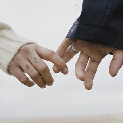 larrieinspired's profile picture. perfil feito para divulgar os trabalhos dentro do fandom; leia o fixado! 💛