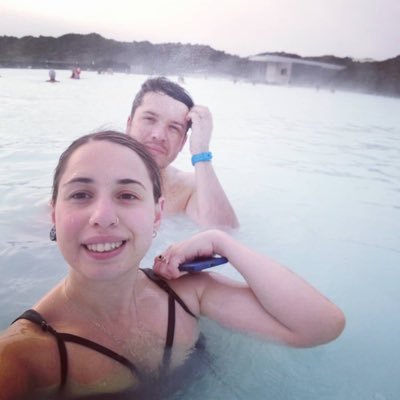 karitoo182's profile picture. El problema no es el humo que venden, el problema es que esta lleno de boludos que lo compran.