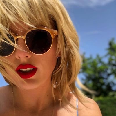#COYG ♥️ Rosé🍒 'Instead of having forceful conversations with others I'd rather enjoy the awkward silence with you'