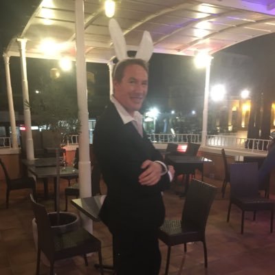 cestderic's profile picture. La 🌎 irait mieux s’il y avait plus de femmes aux commandes !