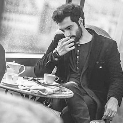 متذوق ومُحب للشعر🖤☕️