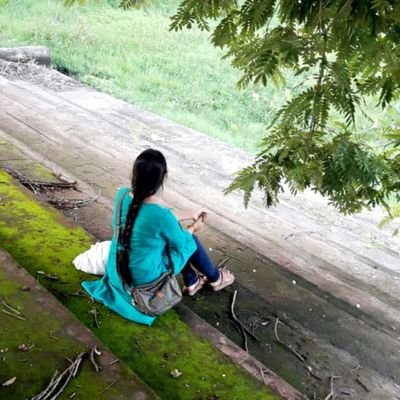 SakshiP75840313's profile picture. #wayfarer हम पंछी उन्मुक्त गगन के....🕊🕊