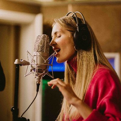 Lorelei Taron (@LoreleiTaron) / Twitter