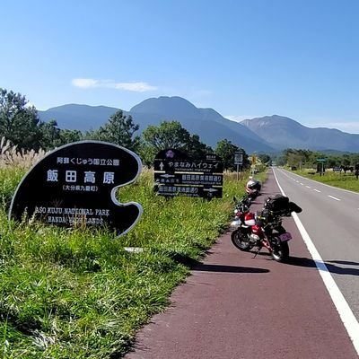 2012年夏CB400SFでリターン
フェリーさんふらわあ弾丸ツアーに目覚めると周りは大型ばっかりなんで、大型免許取得して2013年暮れにCB1000Rへ乗換え、6年半で飽きてMonkey125へ
おっさんと言うよりジジイです