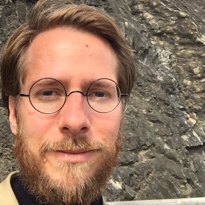 Artist, lecturer and doctoral researcher in sonic arts and sonic theory at @sound_udk. Director of Sound Art Lab, Struer.