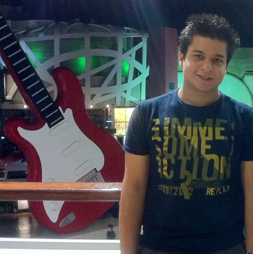 aimu_09's profile picture. 