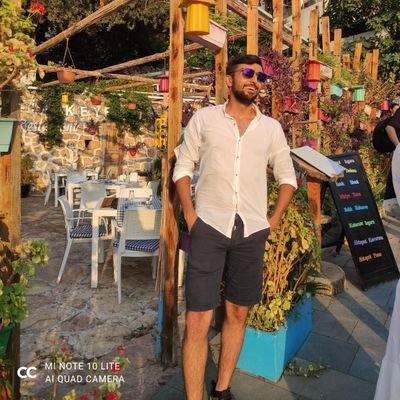 Beşiktaş taraftarının bir parçası,Oğuzhanspor sevdalısı ⚫⚪ Mimar🏗️