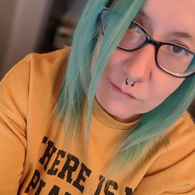 mckomet's profile picture. 🌎 
Environmental Studies and Geography Student balancing the mom and wife thing at the same time.  Instagram Junkie :) 🦖🦕