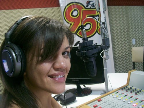 Locutora da rádio 95.1 FM e apresentadora do Programa Jovem 10 na TV Cristo Rei.
 Apaixonada pela a comunicação.