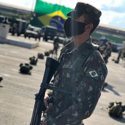 Flamenguista🔴⚫
Um Baiano perdido em Brasília 🙅🏻‍♂ 
Exército Brasileiro🔰
Insta: @alefealcantaraa