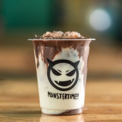 Monster Shaker Cafe & Resto. Minuman beragam (Milkshake, Coklat, Kopi, Boba, Teh, Soda)-Makanan banyak pilihan (Nasgor-Bento-Fries-Tuna-Pasta-Italian Food).