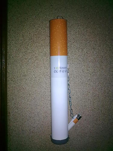Ceniceros con forma de cigarrillo rubio. Oferta de lanzamiento con descuento hasta el 40%. Regalo encendedor y ambientador. Pedidos al teléfono : 676194747,