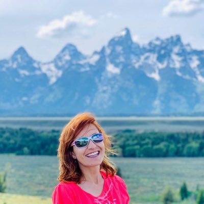 Maestra por vocación y mamá 24 horas, inquieta y positiva, amante de los deportes al aire libre.