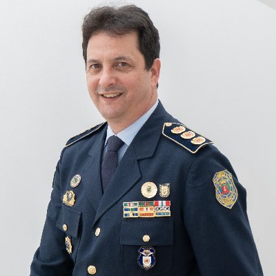 Inspetor da Guarda Municipal de Curitiba, Bacharel em Direito, Pós Graduado em Direito Público, em Direito Aplicado, em Ciência Política e MBA em Gestão Pública