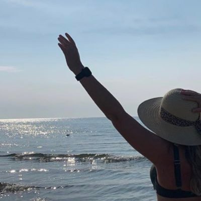 izzy392080651's profile picture. yay