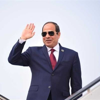 عاشق التراب المصري ومصر وافتخر والسيسي رائسي وافتخر