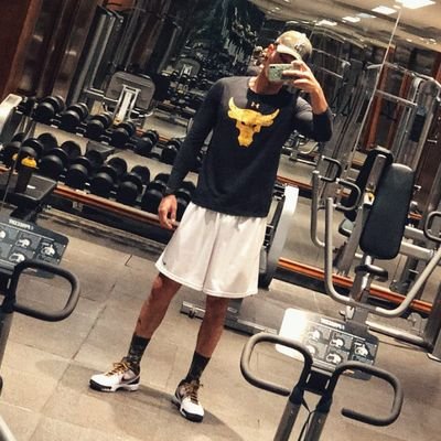 jiaohuang180's profile picture. 可互推，接推广。179 19CM 温柔的榨干你 脚法一流