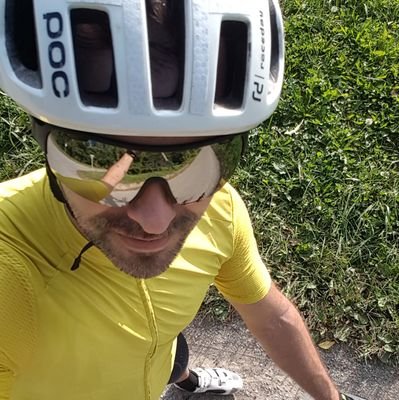 Electrical power system engineer; data analyst ;cyclist ;electronic hobbyist;Linux user;very curious person