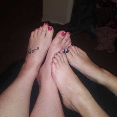 ClusterfckOfFun's profile picture. my piggies/ my friends piggies/ 
solo dolo👠👣 or orgy time..
im a foot flexin switch ➡that 2nd toe tho.. is damn near as long as a finger👀