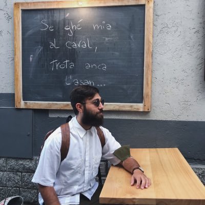 Dicono che sono più simpatico dal vivo. Rossonero.