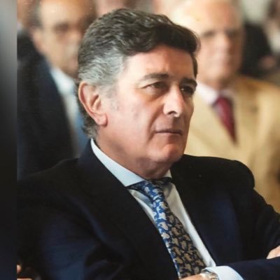 De Osuna. Farmacéutico . Presidente Colegio Sevilla (2000-2023) Académico de la Iberoamericana de Farmacia. Incansable en la causa de las Enfermedades Raras.