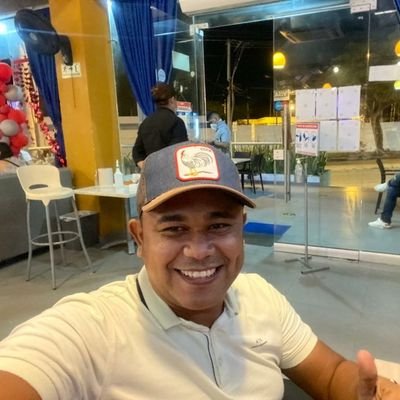 Profesional en Negocios Internacionales-Unimagdalena-Especialista en Gestión Pública-ESAP.