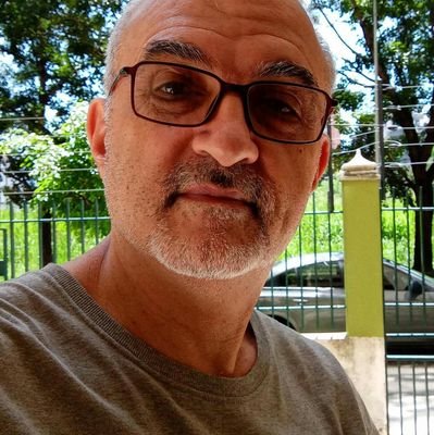Me cae bien la gente que habla 3 idiomas: de frente, directo y sincera