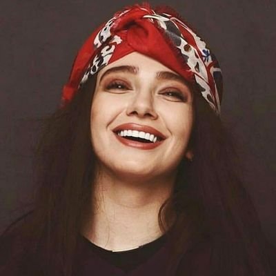 یه نیمچه توییتری😁
بک میدم فالو کنید❤️فالو ک کردید منشن بزارین چوننوتیفش بعضی وقتا نمیاد ♥️
مترجمی که از ترجمه کردن بیزاره💔