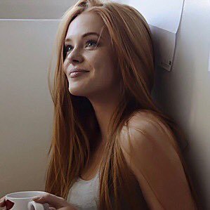 18 • Sweet Girl • Buscando aventuras entre libros • City Girl • Erotica • Bisexual • +18