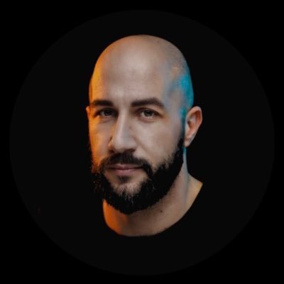 Designer / Digital Strategist / Trend Hunter / VR lover. CoFounder of @curvestudio and @feeldesain.