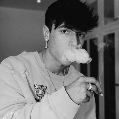 swayxbrycex's profile picture. old account has 4K but no one interacts