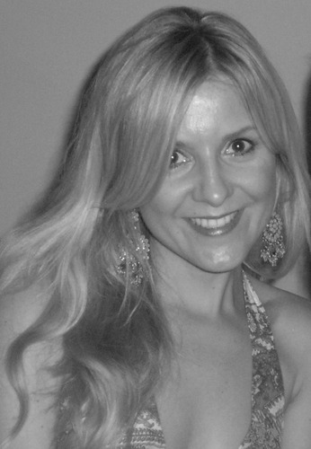 A huntress of hair perfection and life's nicest things! At other times editor of ghdhair.com, a freelance hair & beauty journo, former mag editor and blogger.