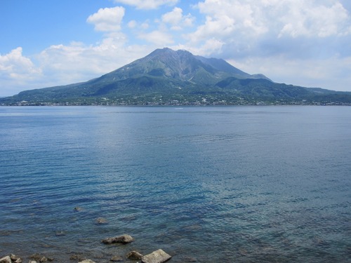 へっぽこ文科系エンジニア。 鹿児島と神戸と海と焼酎と人が大好きな、のほほん野郎。散歩。美術館めぐり。ラジオ。ノンフィクション本。元スナイプ乗り。陸ヨッティ。