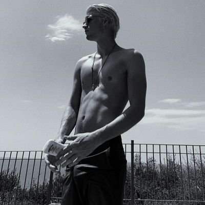 jydvnwIIsn's profile picture. 𝐝𝐨𝐧'𝐭 𝐥𝐞𝐭 𝐢𝐭 𝐜𝐨𝐧𝐬𝐮𝐦𝐞 𝐲𝐨𝐮. ━