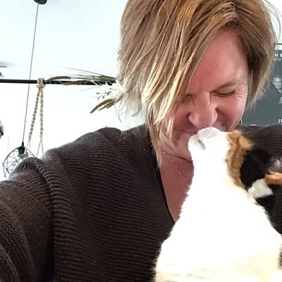 scubasannie's profile picture. Amsterdam, sustainable fashion, duiken, ajax, vrienden, theater, muziek, pluk de dag, catmom, she/her