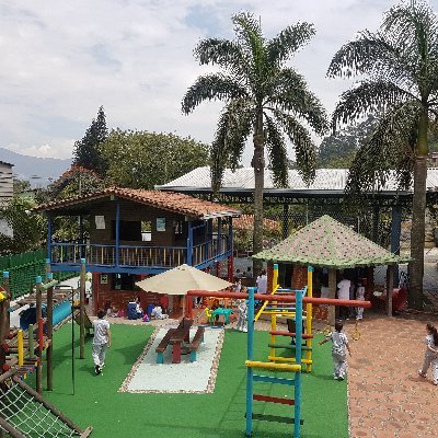 Colegio privado ubicado en Sabaneta. Sede totalmente campestre. Valores, idioma Inglés, personas, preescolar.