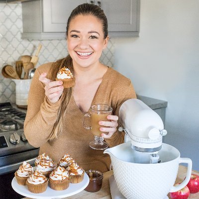 Food blogger, cookware hoarder, cocktail shaker. Sharing my recipes on a little blog I call Freutcake.