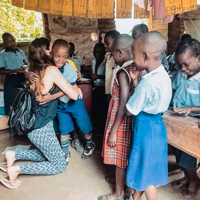 julia_thibault's profile picture. (...) embrasser la vie et vivre avec passion, perdre avec classe et vaincre en osant, parce que le monde appartient à celui qui ose. (...)