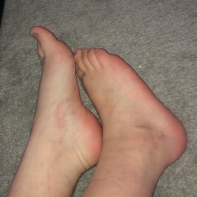 selling pics for anyone who is interested! 💞🦶🏻🦵🏻just DM me if you want ~Size 9~