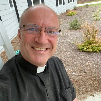 Catholic priest. Lover of Christ and His Church. Supporter of family television. It is only entertaining if it moves us toward the Good. @WeNeedFamilyTV